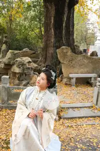 “我言秋日勝春朝”