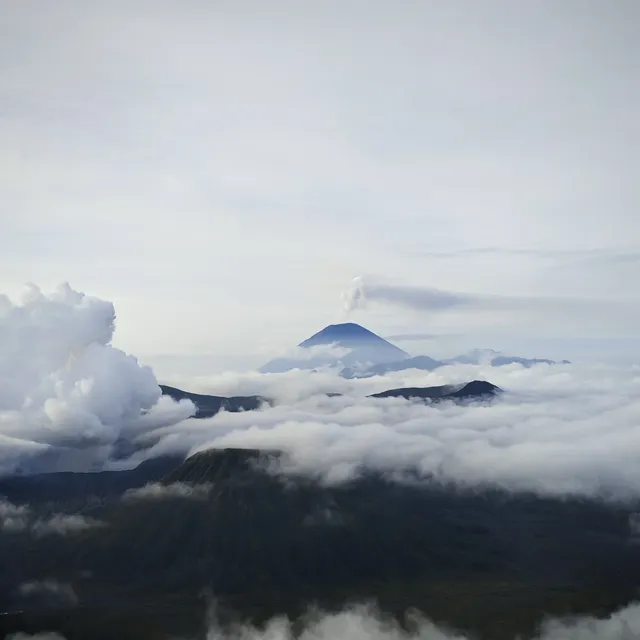 𝑩𝒓𝒐𝒎𝒐火山拍李現同款