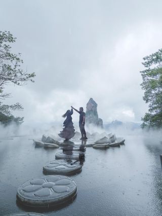 Soaking wet from the misty rain of Jiangnan, we finally understood what Shenxianju really is