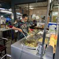 ข้าวมันไก่เจ๊อ้วน 🐔 ร้านในตำนานแห่งตลาดบางเขน