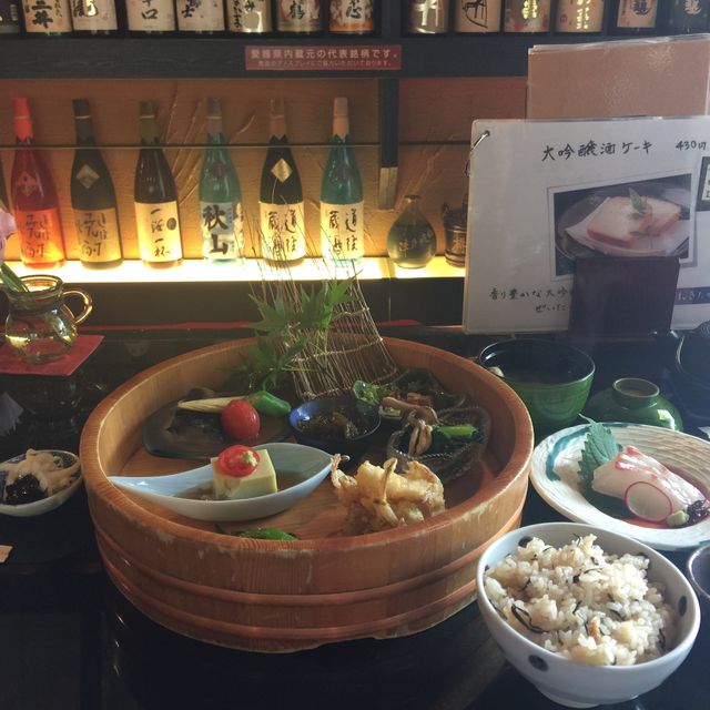 양조장과 카이세키를 겸하는 마쓰야마의 니키타츠 안(にきたつ庵)