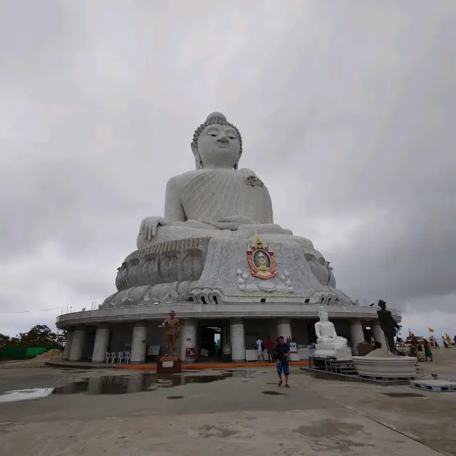 山頂大佛-仍在興建的旅遊景點