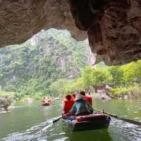 ล่องเรือฮาลองบก ลอดถ้ำชมวิว เวียดนาม