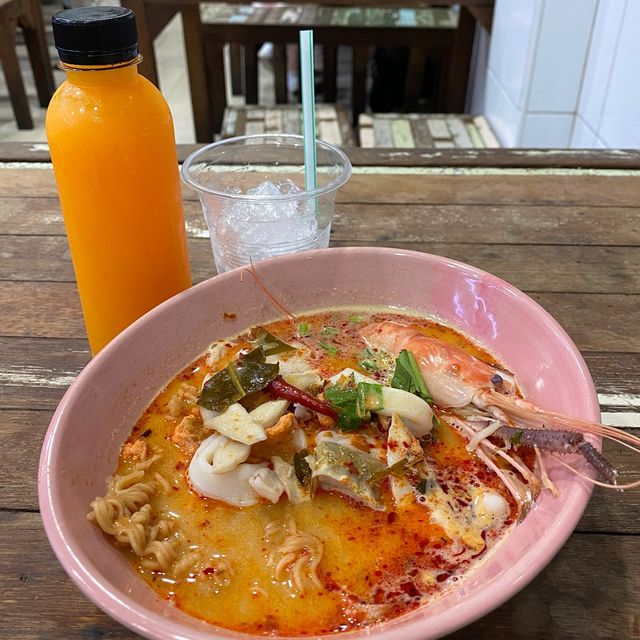 태국 방콕 해산물이 푸짐한 똠얌꿍 누들맛집 🦐