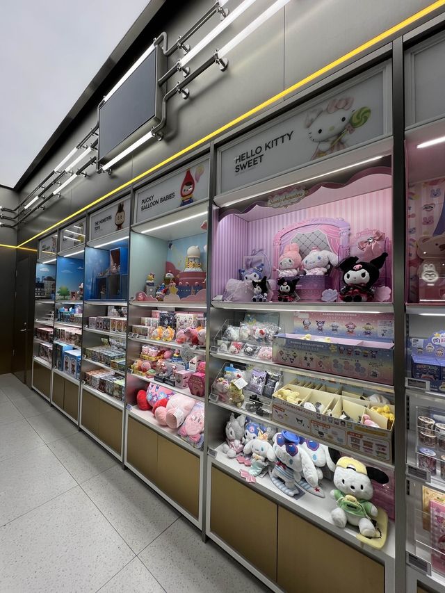 內地必行盲盒店❤️POPMART‼️不同卡通公仔任你揀👏🏻