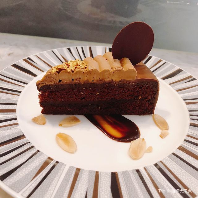 新年快樂🎉下午茶時光📍Le Méridien Taipei 台北寒舍艾美酒店🍴Latitude 25 北緯二十五
