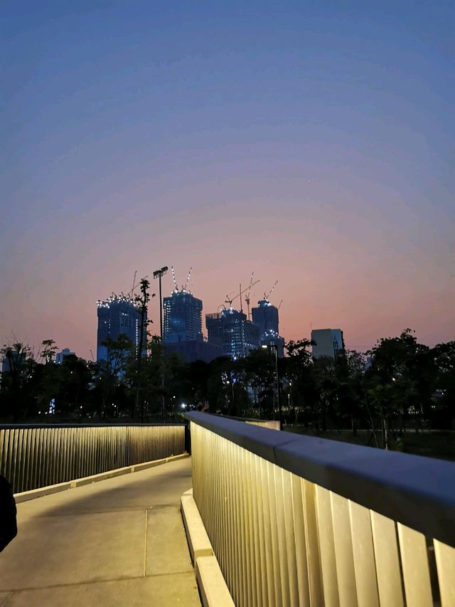ถ่ายรูป  เช็คอินที่สวนเบญจกิติ 