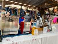 ตลาดนัดเก่าแก่ : ตลาดนัดวันอาทิตย์