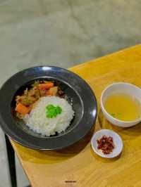 ร้านบะหมี่ฮ่องกงเล็กๆแต่อัดแน่นไปด้วยความอร่อย
