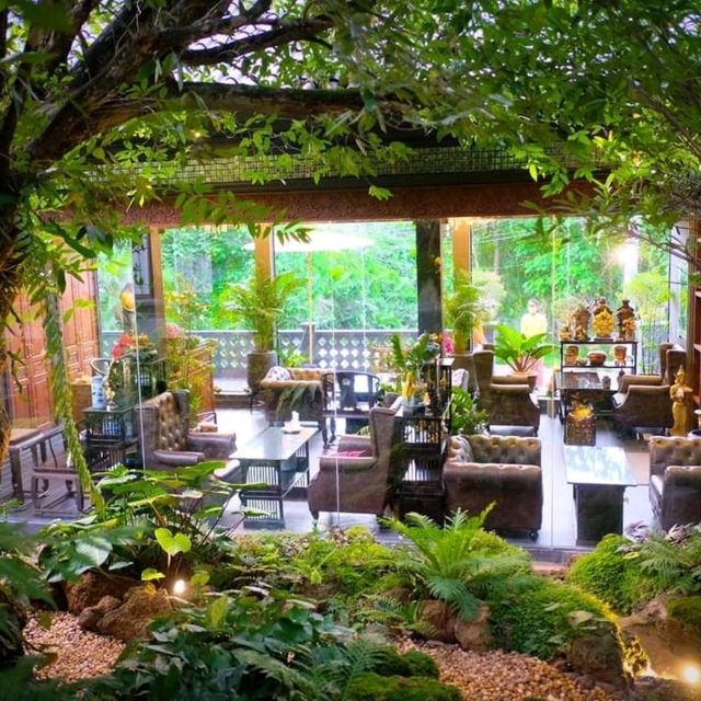 Phumontra Cafe & Massage ภูมนตรา