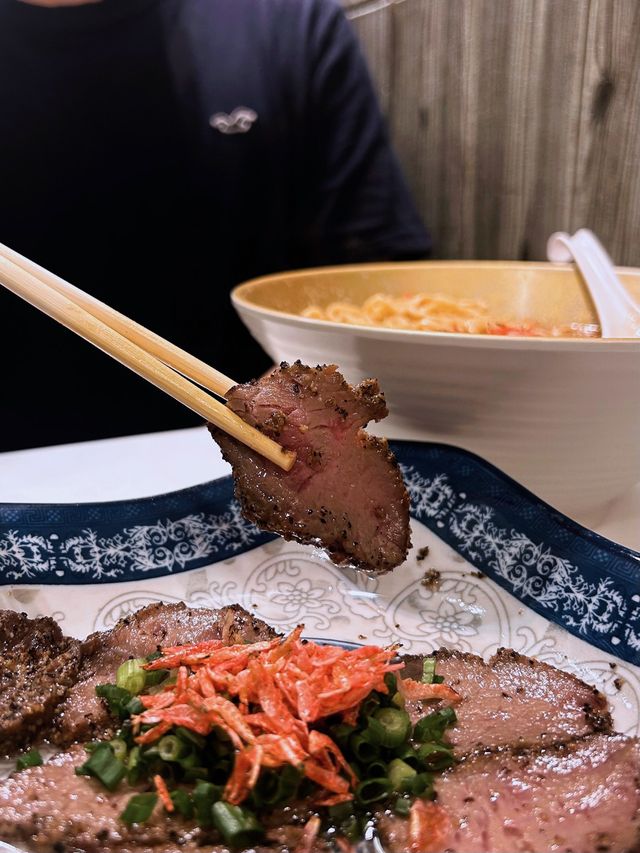 尖沙咀超人氣長龍小店，只賣三碗麵🍜?!