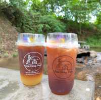 คาเฟ่ริมลำธาร มีน้ำตกไหลผ่าน น้องหมาเข้าได้