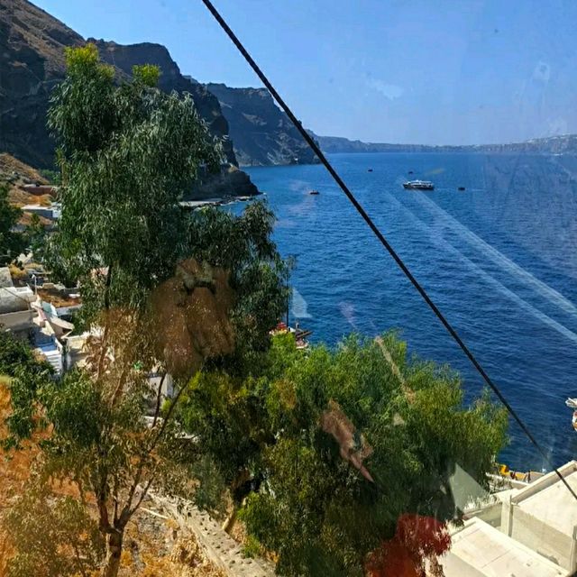 EXPERIENCING THE GONDOLA LIFT IN FIRA!