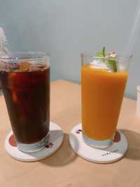 路地裏にひっそり 新大久保 DOMOCafe