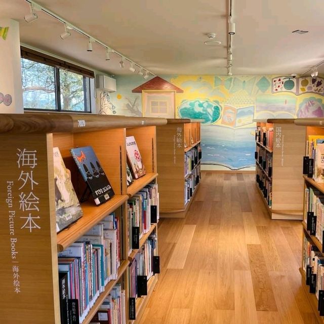 玩具成恐龍 - 不知火美術館
