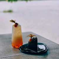 คาเฟ่ริมน้ำ