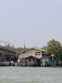 เส้นทางเลียบเลาะชายฝั่ง ปากแม่น้ำบางตะบูน เพชรบุรี