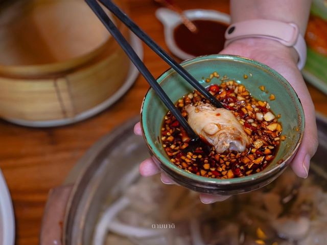 ร้านอาหารจีนต้นตำรับแท้ๆ Coconut Chicken Hotpot