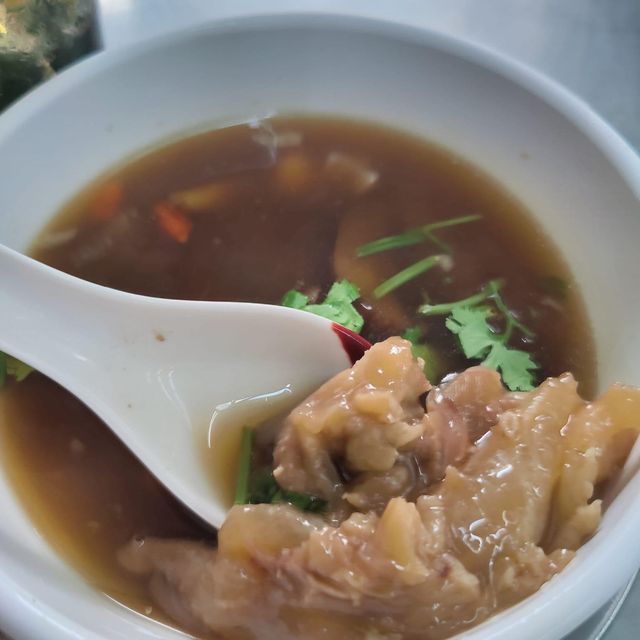 郭炎松 曼谷出名的牛羊粉