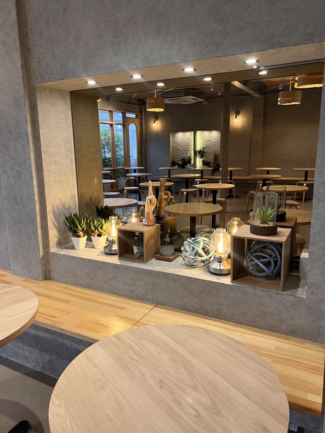 東京【新大久保】広々としたインテリアがかわいいおすすめカフェ☕️
