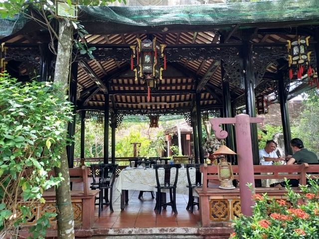 Nha Hang Biet Phu Thao Nhi, petite restaurant at Hue