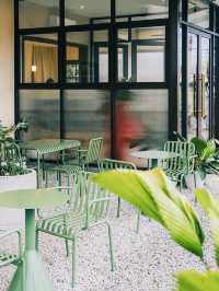 cozy greenery cafe🍰☕️🧁🍹….@BP