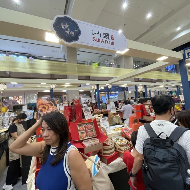 Shop your 🥮 at The Mid Autumn Festival Fair 