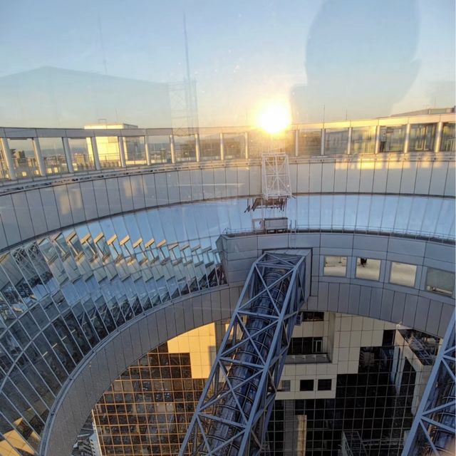 登上天空！在梅田藍天大廈俯瞰城市美景！🌇✈️🏙️