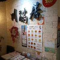 「銅鑼灣川菜，藤香雞$66」