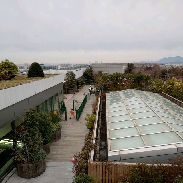 福岡観光2023 【つばめの杜広場】