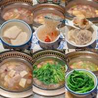 想去特色火鍋店影相打卡📸同時又嘆到高質食材😋推薦華麗打卡火鍋店✨香江花月✨仲有Team Lab波波鏡室，令人好似置身時光隧道咁，夠哂夢幻💗