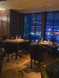 Bochord 一間充滿浪漫氛圍嘅Fine Dining餐廳 復古圖書館裝修｜飽覽維港景色