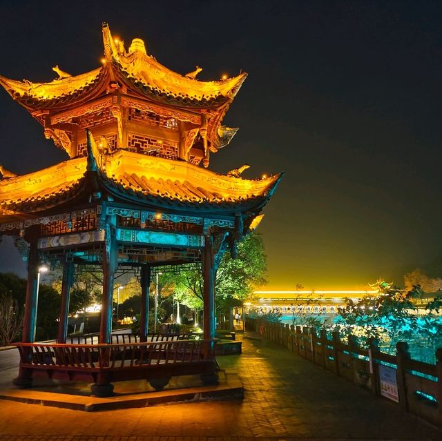 Love Travel - Chengdu & Panda legend