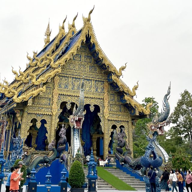 Wat Rong Suea Ten - Blue temple