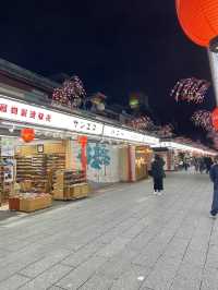 日本で最も古い商店街の一つ浅草仲見世商店街