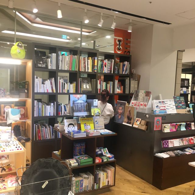 福岡數位遊牧閱讀天堂：Café & books bibliotheque 