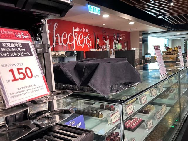 【臺北酒店】板橋凱撒大飯店：無邊泳池，熱情服務，完美體驗！