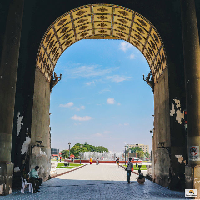 ประตูไซ (Patuxai) แห่งเมืองเวียงจันทน์