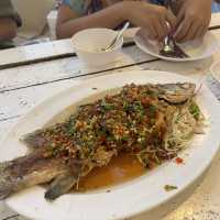 ร้านอาหารต้นสัก เกาะเสม็ด