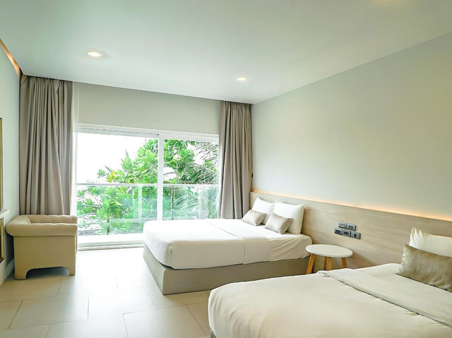 Sea Pearl Beachfront pool villa ชลบุรี