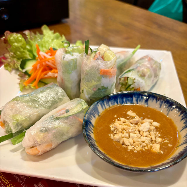 【大阪・難波】本場ベトナムの味をリーズナブルに「LONG DINH RESTAURANT えびす橋店」