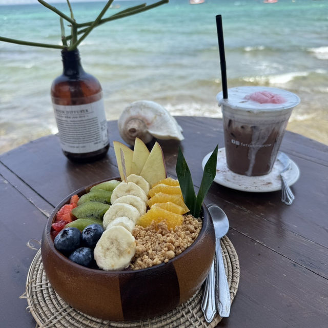 คาเฟ่ วิวดีดื่มโดนอาหารอร่อย มีแมวน้อยให้จกพุง