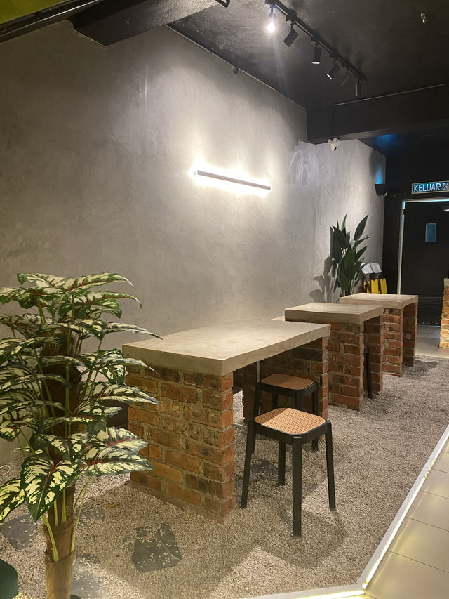 Hipster cafe with fantastic foods! 