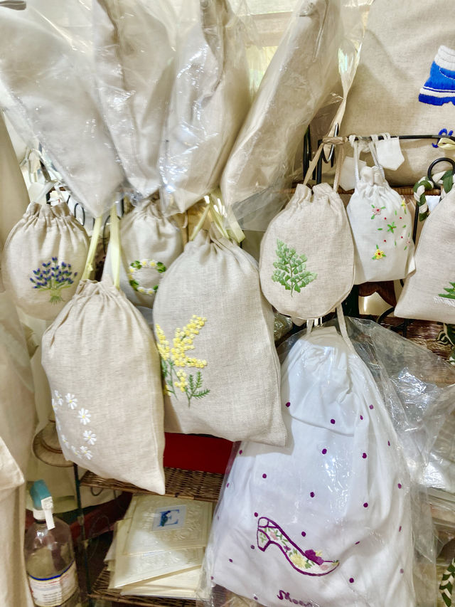 【女子はほぼ吸い込まれるお店】ホーチミン土産にベストなハンドメイド刺繍ポーチ