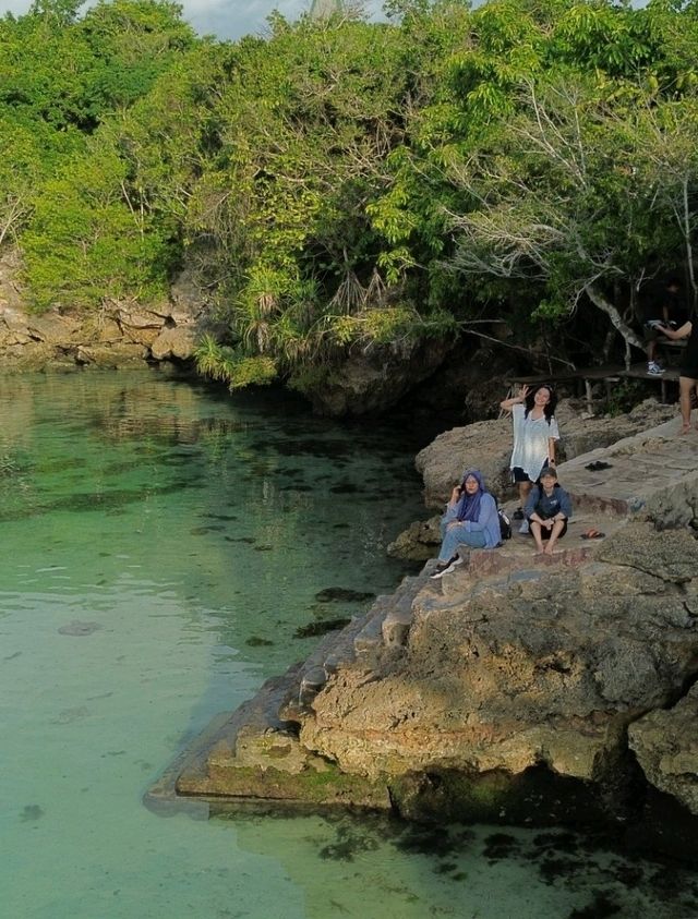 【スンバ島】汐の流れがやってくる大きな水溜まり？