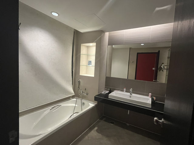 The Zign Hotel  โรงแรมหรูหรา 5 ดาวขนาดใหญ่ ติดทะเล
