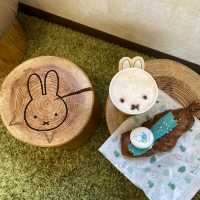 ミッフィーに囲まれるミッフィーカフェ