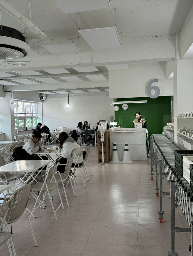 이색 감성 카페, 마트 컨셉 카페