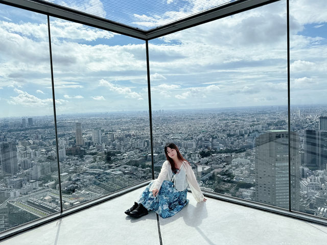 東京涉谷sky景觀台 這邊真的要大推一下！這邊可以俯瞰全東京市區盡收眼底！有樓下玻璃景觀台也有樓上露天景觀