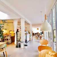 MEET CAFE